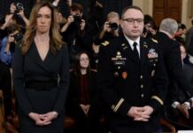 美国安全两名高级顾问有关弹劾总统的听证会上发言对特朗普不利