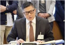 邓炳强出席中西区区议会 议会通过谴责邓炳强监管警队不力议案