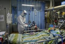 武汉肺炎持续扩散至除夕下午攻陷内地至少29个省市区。896宗确诊病例,死亡26例