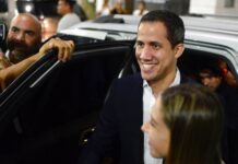 马杜罗警告瓜伊多无视出境禁令 终会将他拘捕入狱