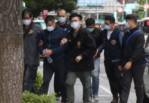 林荣基在台湾遭淋红油 警赴高雄逮2嫌 1共犯在逃