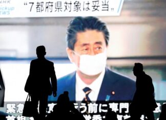 日本首相用音乐视频呼吁“宅”在家里 获35万点赞