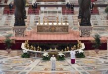 方济各网上向全球13亿天主教徒直播复活节弥撒