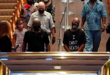 哀悼者涌入休士顿教堂送别弗洛伊德 拜登向家属致意