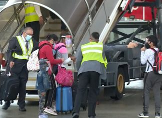 香港新增6宗確診個案 「限聚令」延長 第二批滯印港人周三回港