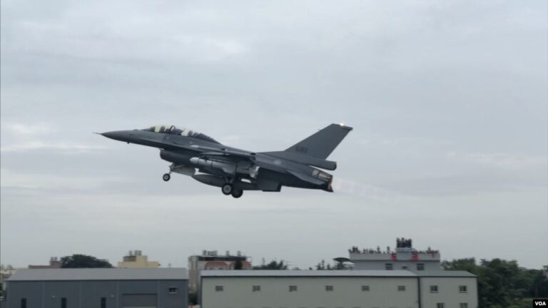 台湾正式签约将获美国66架F-16战斗机