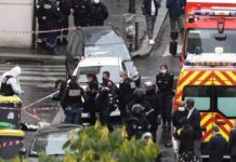 《查理周刊》旧址两人遭砍 警方拘捕多人