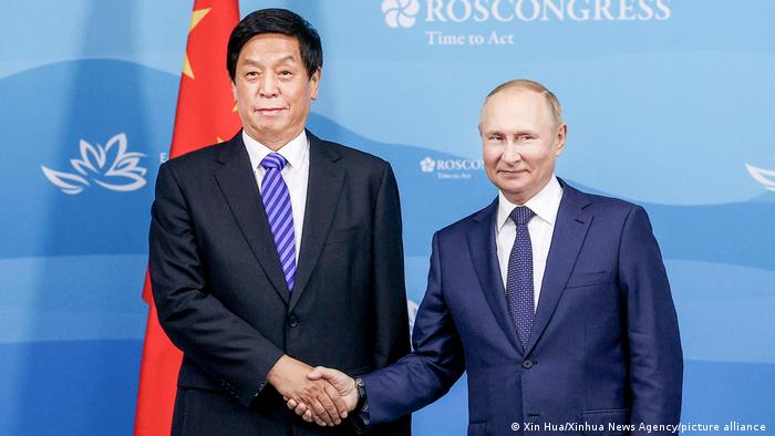 中国人大委员长栗战书出访四国 成俄侵乌后访俄最高官员 开启美中在朝鲜半岛掀拉锯战