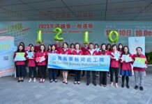 公務員事務局義工隊宣傳區選齊投票