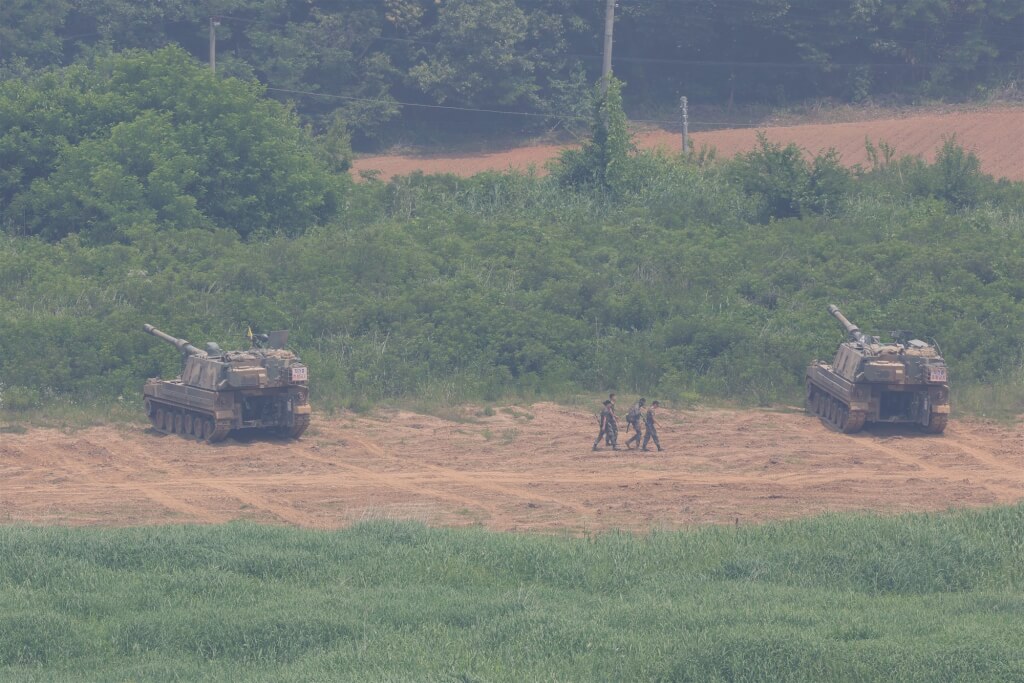 普京抵北韓訪問前  逾20士兵越界遭南韓示警射擊,非軍事區地雷爆炸 北韓軍多人死傷