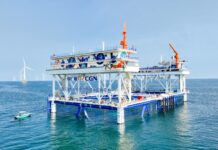 全球單體最大抗颱型風漁融合網箱平台在粵投運