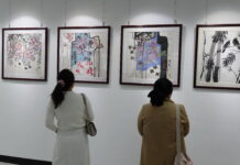 馬來西亞華裔畫家朵拉南洋風水墨畫展在福州展出