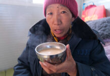 西藏定日宗布寺女尼憶述地震:求救後救援大概20分鐘就到了