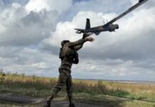 俄羅斯入侵烏克蘭1321天:傳烏克蘭無人機襲西伯利亞煉油廠 距前線逾2000公里,烏克蘭總統澤倫斯基表稱,在俄羅斯無人機和飛彈中發現了西方零件