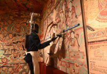 西北青年“調教”人形機器人:說蘭州話、跳敦煌舞