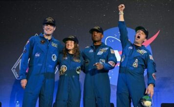 渺渺沧溟一舟寄,浩浩星际万心同