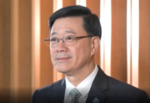 李家超周三發表五年規劃及施政報告 團隊戴THEi設計領呔絲巾